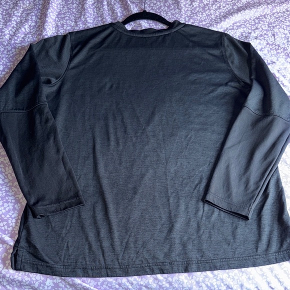 Nike Black Long-Sleeve Training Top with Red Swoosh - Picture 4 of 6